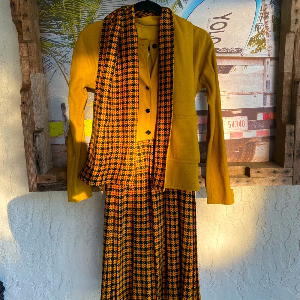 Vintage 1960s California Girl Inc Wool yellow BlackHoundstooth dress & scarf set